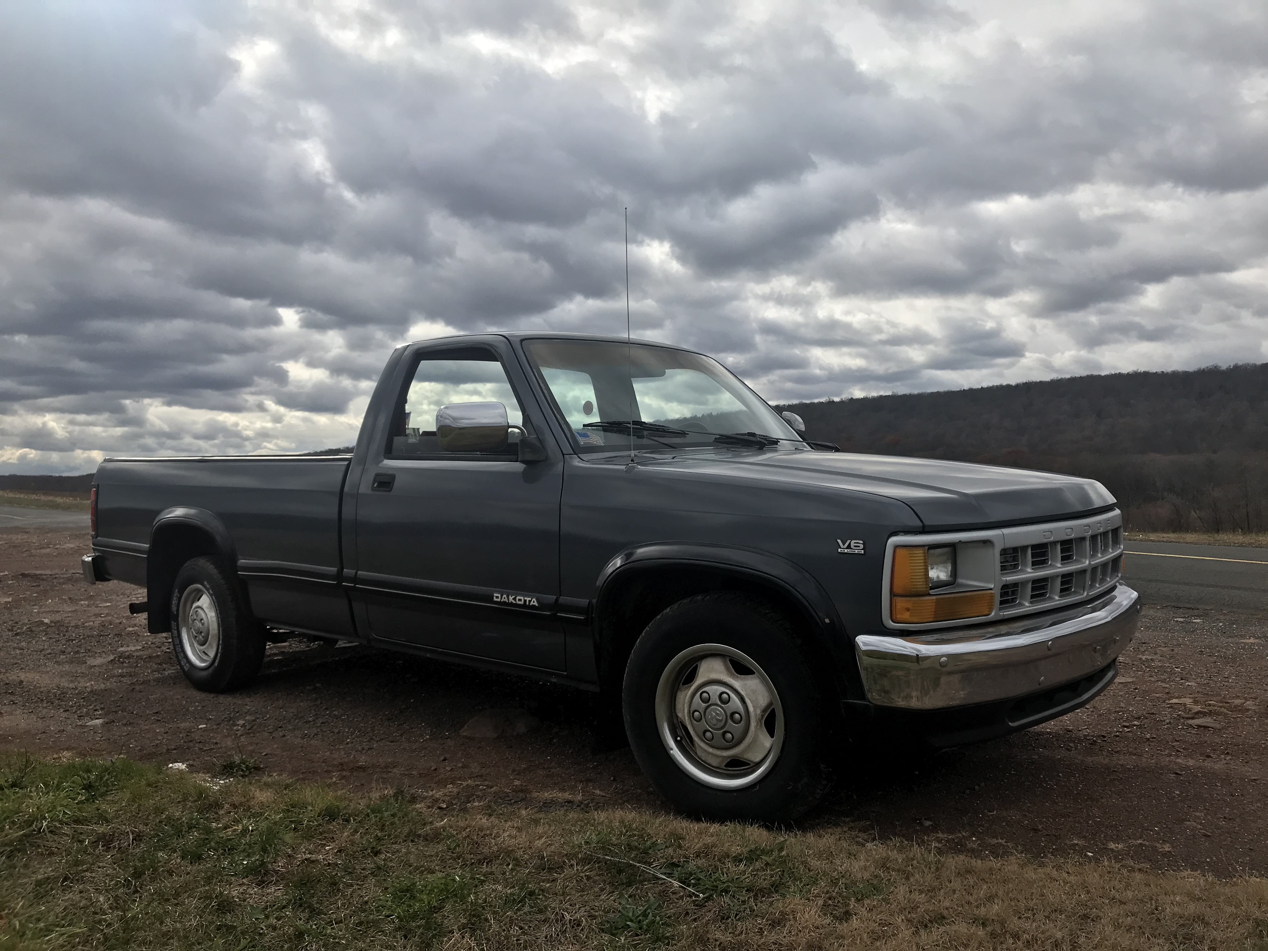 1991 Dodge Dakota Pickup ONE OWNER 117K 8 foot bed and roomy bench seating NICE — photo 55